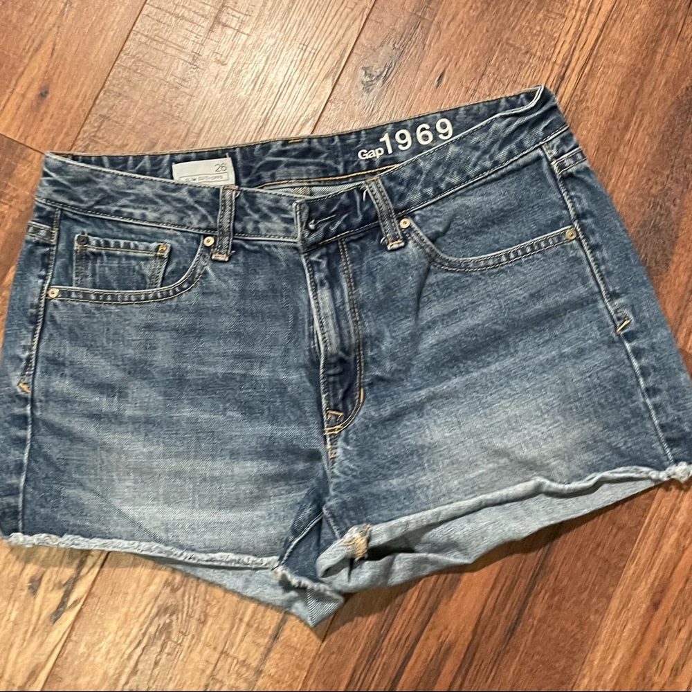 GAP JEAN SHORTS